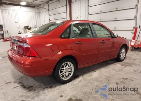 2005 Ford Focus Zx4 из США, поврежденный, VIN 1FAFP34N75W147052